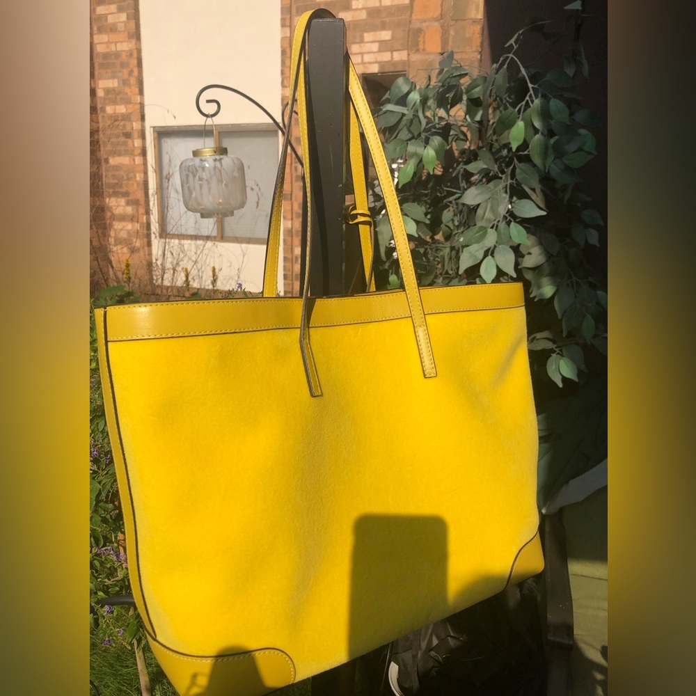 Jimmy Choo Nine2Five Logo Malibu Toweling East-West Tote Bag w/pouch - Picture 7 of 7